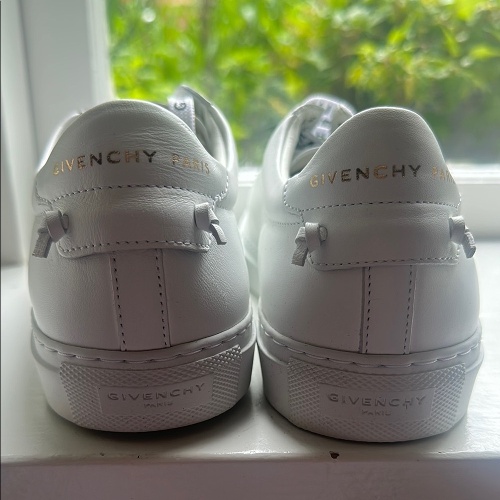 Givenchy Classic White Leather Sneakers - Picture 4 of 5